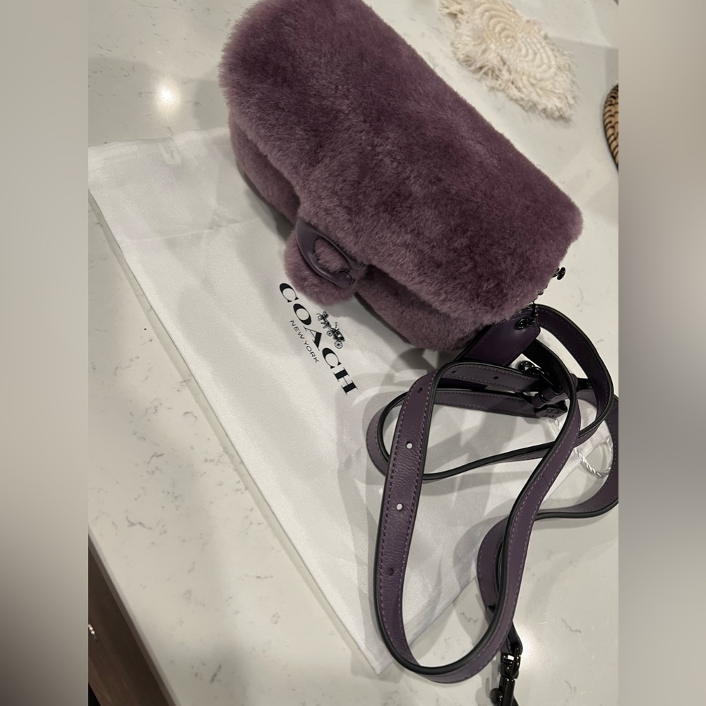 Coach Tabby Shoulder Bag in Shearling - Picture 4 of 6